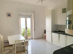 Rosso Tramonto luxury-blu- LADISPOLI, Lungomare Regina Elena 2