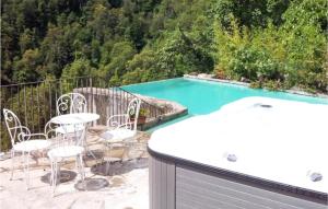 Gorgeous Apartment In Carcheto Brustico
