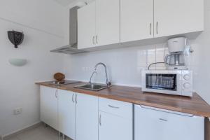 Hotel Las Palmeras studio by Costarentals - Ref 56