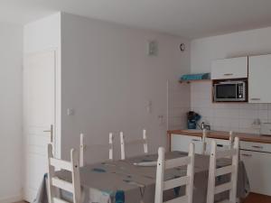 Appartements Appartement Saint-Martin-de-Re, 2 pieces, 4 personnes - FR-1-544-7 : photos des chambres