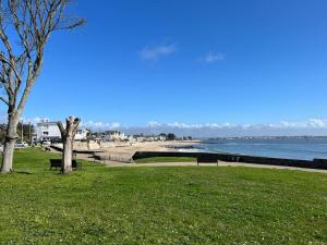 Villas Maison de 250m2 face a la mer a Larmor plage : photos des chambres