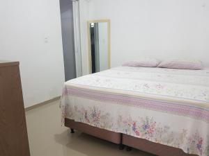 Casa com garagem 900 metros do mar