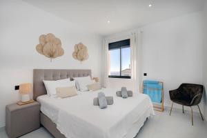 2 Bed Apartment at Estepona Hills with great Sea Views!