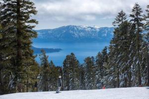 Spacious Lakeview Heavenly Mountain Escape!