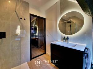 Appartements The Nest. duplex jacuzzi hyper centre de Senlis : photos des chambres