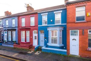 Finchley House lovely house in Anfield 2 minutes walk from the stadium parking and wifi