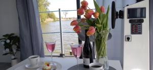 ARKA 1- Houseboat w Centrum Mielna, rower wodny, parking, Wi-Fi