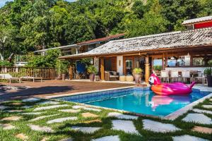 Casa com varanda gourmet na Praia do Perequê