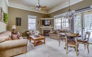 Eazy Inn at Eagle Crest - Meredith Lodging - Culver