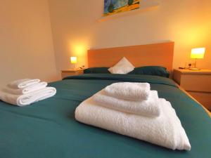 Modern Studio Coresi Residence