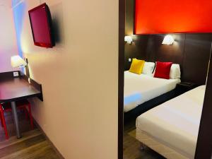 Hotels Hotel Restaurant Kyriad Direct DIJON NORD - Zenith - Toison d'Or : - 1 lit double + 1 lit simple 