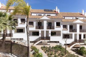 Stunning Modern Townhouse in Riviera del Sol