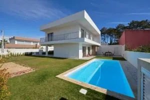 Aroeira Villa w/ Pool near Beach, By TimeCooler - Aroeira