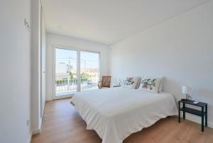 Aroeira Villa w Pool near Beach, By TimeCooler