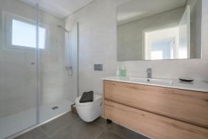 Aroeira Villa w Pool near Beach, By TimeCooler