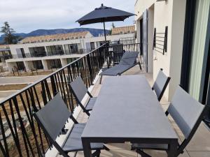Appartements Les Papillos du Ventoux - Le Petit Sylvain - een slaapkamer met terras : photos des chambres