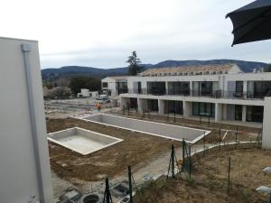 Appartements Les Papillos du Ventoux - Le Petit Sylvain - een slaapkamer met terras : photos des chambres