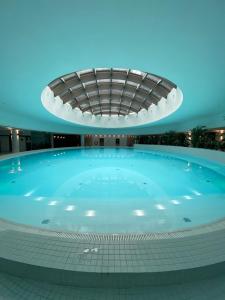 HANZA TOWER HIGH FLOOR Swimming Pool & Spa