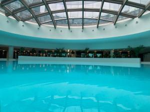 HANZA TOWER HIGH FLOOR Swimming Pool & Spa