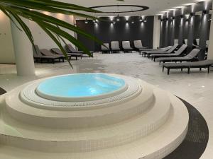HANZA TOWER HIGH FLOOR Swimming Pool & Spa