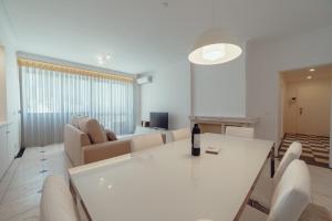 Grand Premium Boavista Apartment by Vacationy