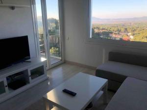 NUEVO. Reformado con vistas panorámicas y piscina