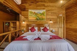 Phòng Deluxe Giường Đôi Có Ban Công (Deluxe Double Room with Balcony)