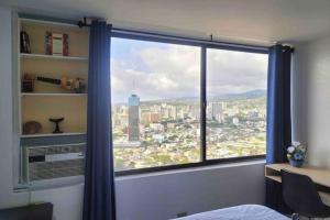Waikiki Condo High Floor Views Beaches Convention Center