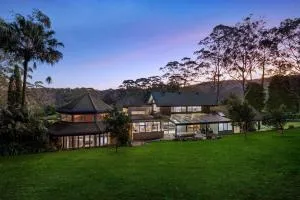 Moroccan Acreage -Heated Pool w Slide -Sleeps 22 - Matcham