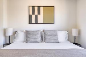 Logan Circle 2BR w Gym WD Pool nr bars WDC-481