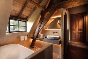 Hotels La Ferme Saint Simeon Spa - Relais & Chateaux : Suite Présidentielle Rénovée avec Douche et Baignoire Spa - Vue sur Estuaire de la Seine