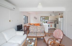 Peaceful Cozy Home Great Location