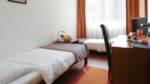 Economy Twin Room with Free Parking room in Hotel Srbija