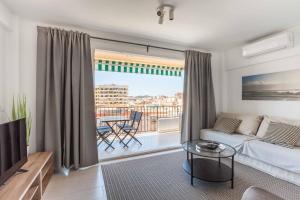 Central apt with balcony by Costarentals - Ref 92