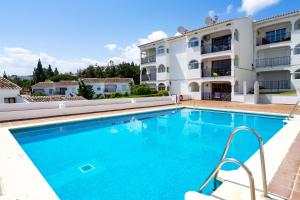 Lovely Apt with Pool by Costarentals - Ref 07