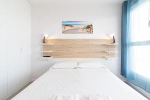 Global Vacacional, Apartamento con terraza y vistas a la costa mediterránea