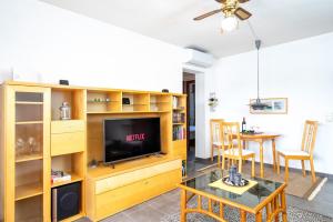 Lovely Apt with Pool by Costarentals - Ref 07