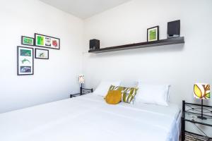 Lovely Apt with Pool by Costarentals - Ref 07