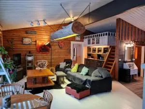 Nauti luonnon rauhasta Jataniemen Uittotuvassa. - 索特卡莫