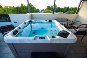 Azzurro apartment - with rooftop jacuzzi