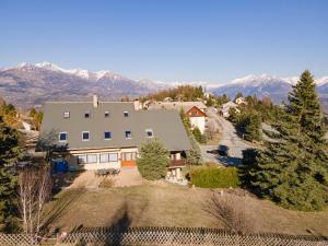 Maison L Aiguille - Deux gîtes, 5 chambres et table d hôtes au pied de la montagne à la station de Laye