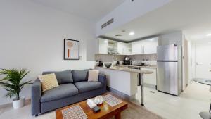 DA84 - Chic Studio in Dubai Arch Tower