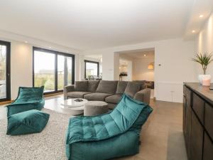 2 White Rock Court