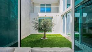 Villa Serenity- CleverDetails, Central Vilamoura, Sleeps 4 adults and 2 children, located in the center