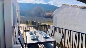 Appartements Les Papillons du Ventoux - La Petite Tortue - een slaapkamer met terras : photos des chambres