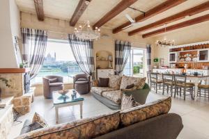 Twilight Gozitan Farmhouse With Pool - Happy Rentals