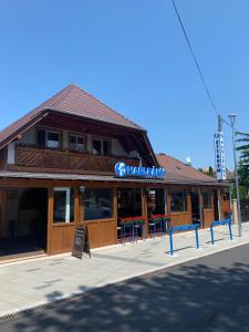 Hableány Étterem, Pizzéria és Vendégház - 3hvězdičkové hotely ve městě Balatonmáriafürdő