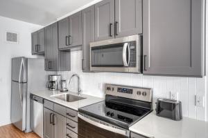 East Austin studio w pool gym wd nr nightlife ATX-152