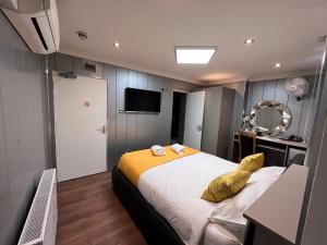 Deluxe Family Room room in The Commongate Hotels