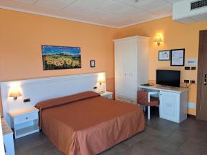Superior Double or Twin Room with Lake View room in Hotel Azalea